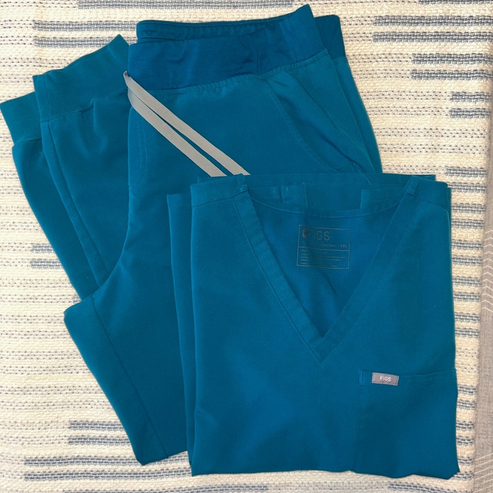 Figs pacific blue scrub set in XXL